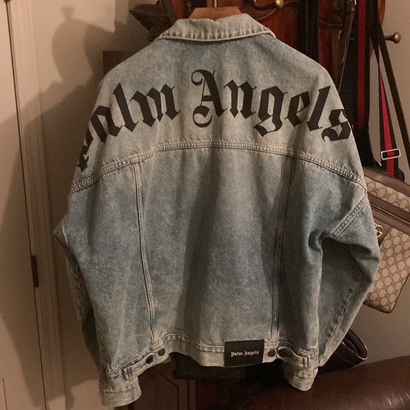 Brand New. Never Worn. Men’s XXL Palm Angels light blue denim trucker jacket. - Picture 3 of 8